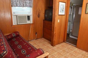Отель Lucky Horseshoe Cabins Au Sable Экстерьер фото